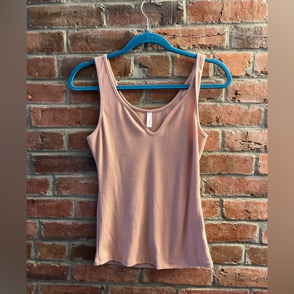 💚 3/$21 deal! NWOT Wishlist L Pink Tank